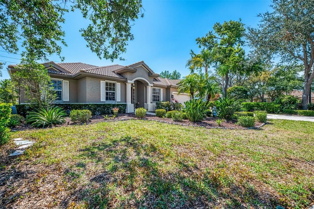 For Sale: $579,900 (4 beds, 2 baths, 2331 Square Feet)