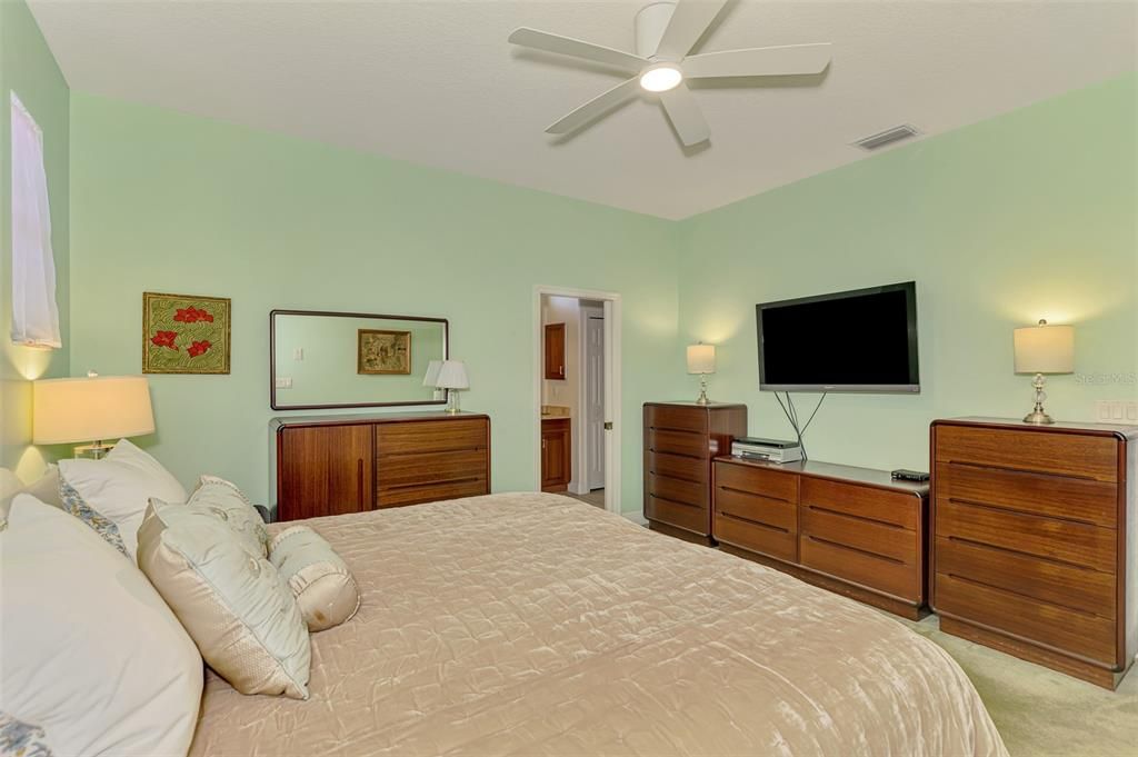 For Sale: $579,900 (4 beds, 2 baths, 2331 Square Feet)