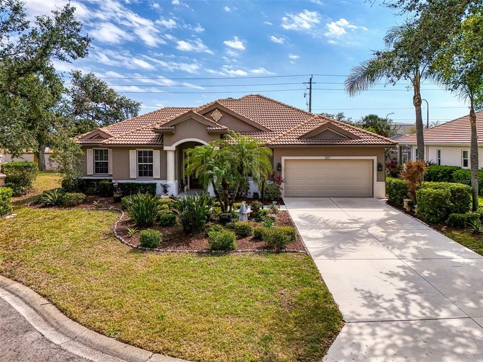 For Sale: $579,900 (4 beds, 2 baths, 2331 Square Feet)