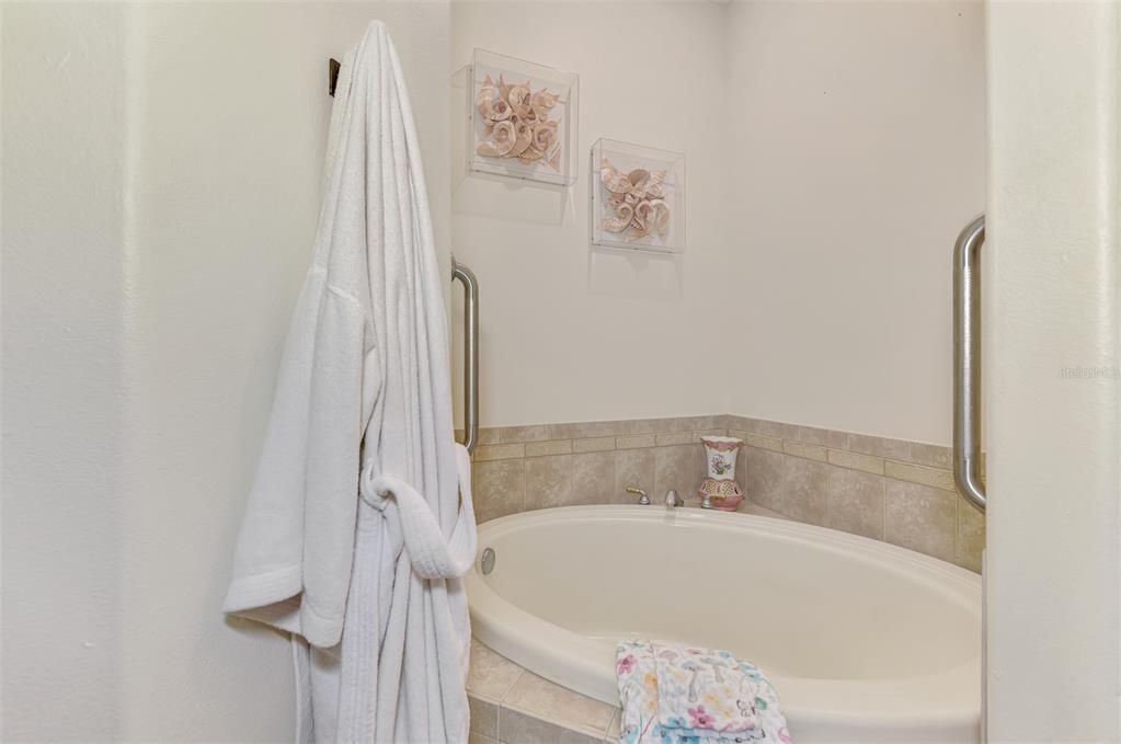 For Sale: $579,900 (4 beds, 2 baths, 2331 Square Feet)