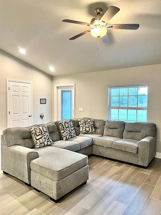 For Rent: $2,300 (3 beds, 2 baths, 1754 Square Feet)