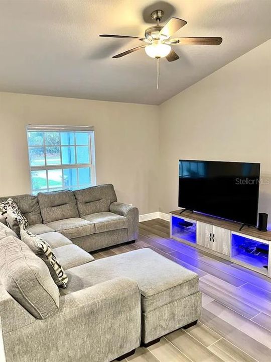 For Rent: $2,300 (3 beds, 2 baths, 1754 Square Feet)
