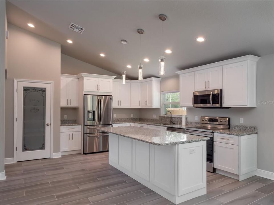 For Rent: $2,300 (3 beds, 2 baths, 1754 Square Feet)