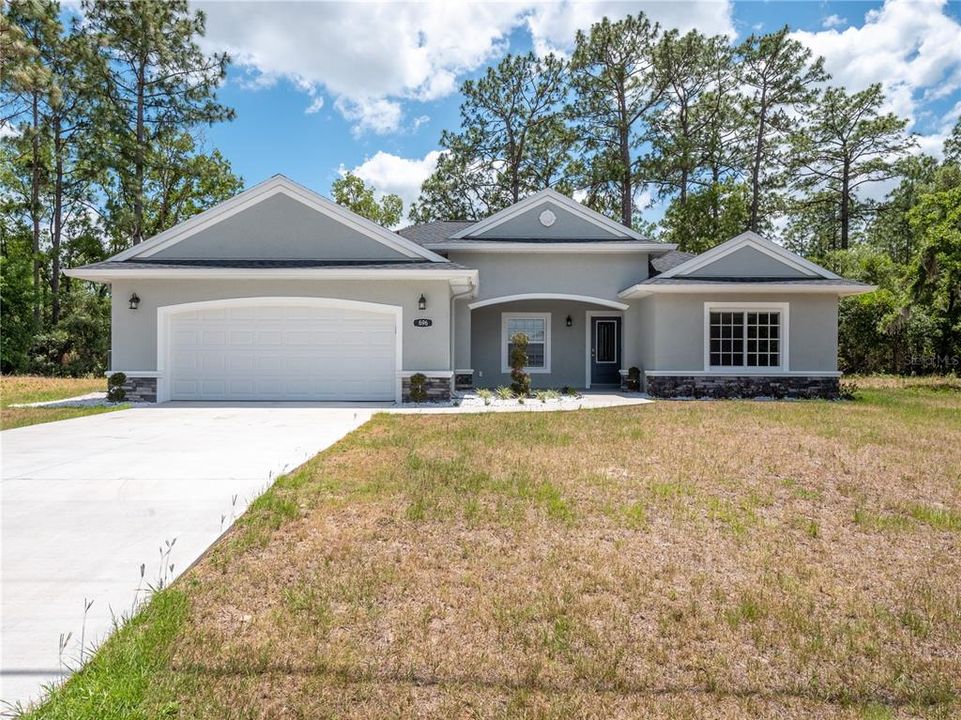For Rent: $2,300 (3 beds, 2 baths, 1754 Square Feet)