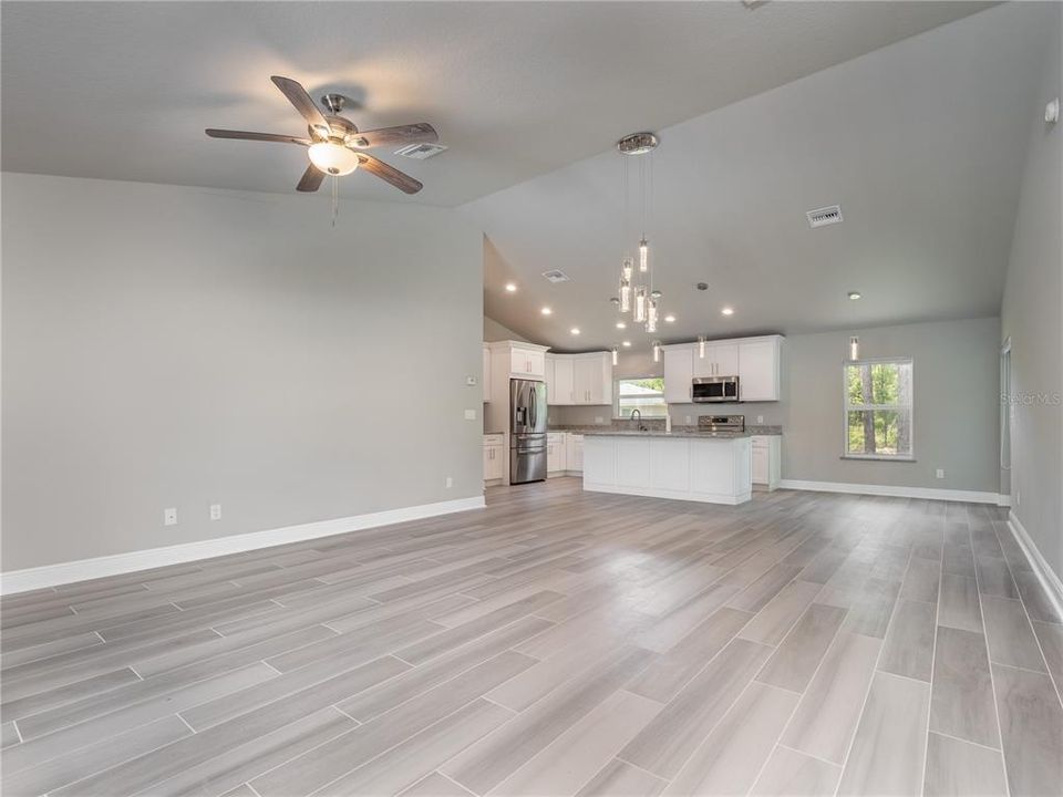 For Rent: $2,300 (3 beds, 2 baths, 1754 Square Feet)