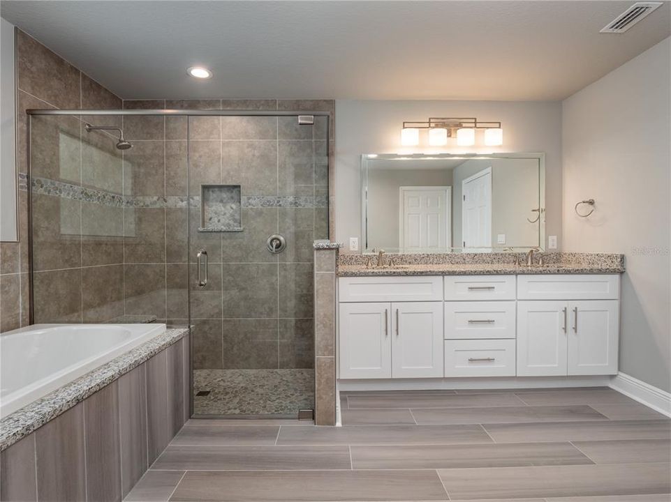 For Rent: $2,300 (3 beds, 2 baths, 1754 Square Feet)