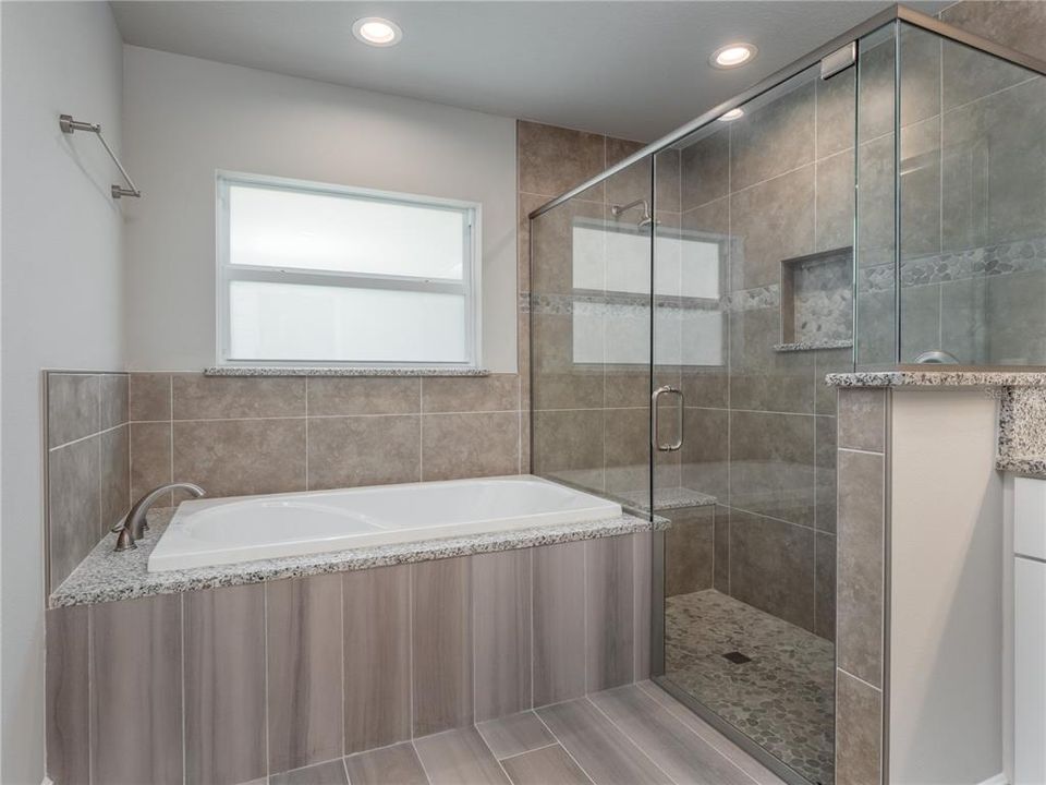For Rent: $2,300 (3 beds, 2 baths, 1754 Square Feet)