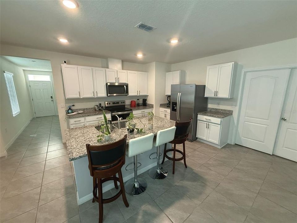 For Rent: $2,400 (3 beds, 2 baths, 1621 Square Feet)