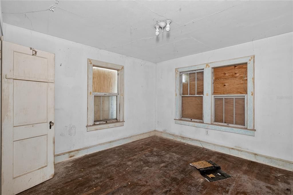 For Sale: $319,000 (3 beds, 1 baths, 1210 Square Feet)