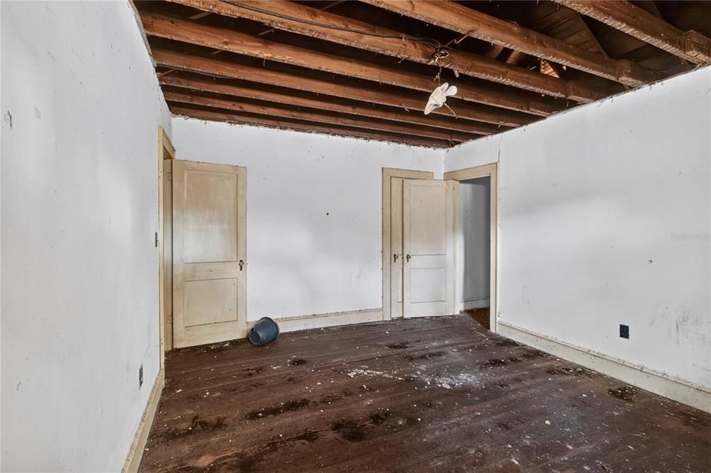 For Sale: $319,000 (3 beds, 1 baths, 1210 Square Feet)