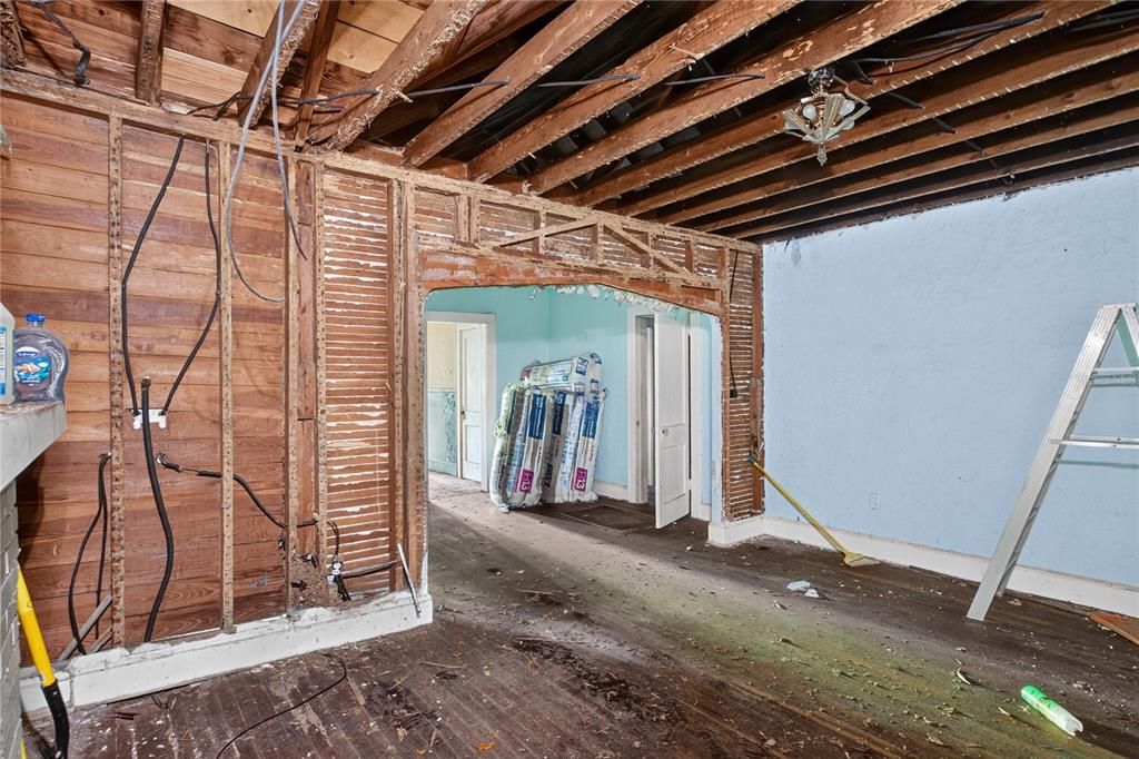 For Sale: $319,000 (3 beds, 1 baths, 1210 Square Feet)