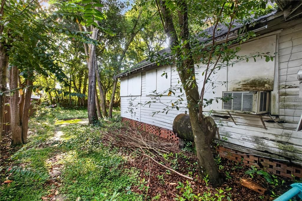 For Sale: $319,000 (3 beds, 1 baths, 1210 Square Feet)