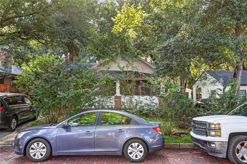 For Sale: $319,000 (3 beds, 1 baths, 1210 Square Feet)