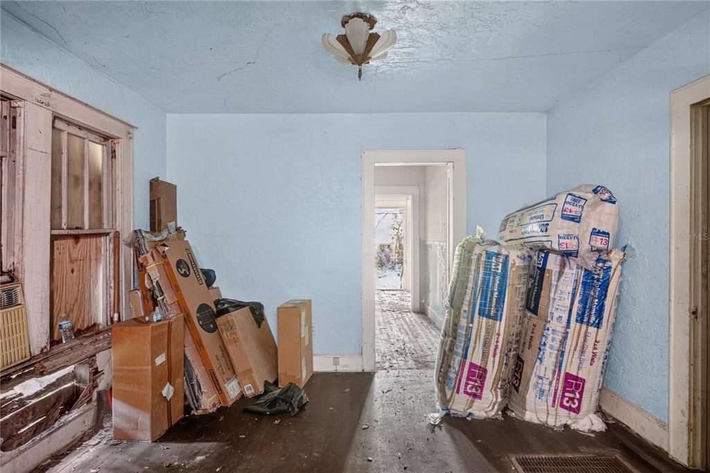 For Sale: $319,000 (3 beds, 1 baths, 1210 Square Feet)