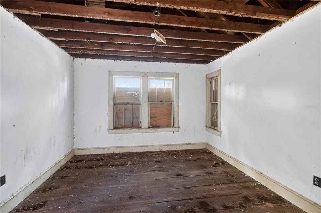 For Sale: $319,000 (3 beds, 1 baths, 1210 Square Feet)