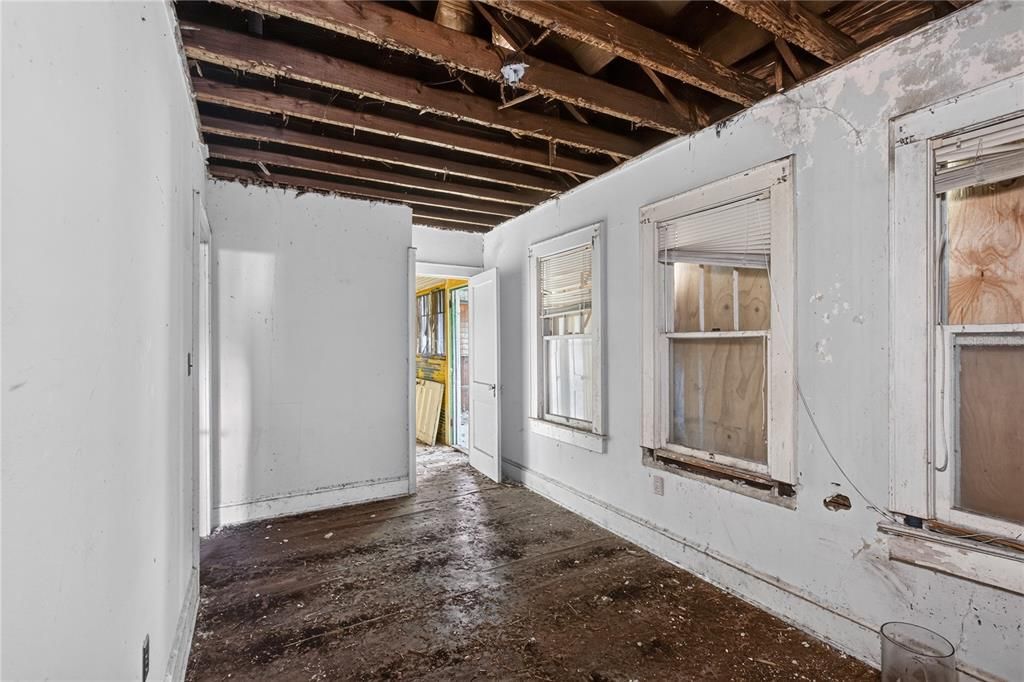 For Sale: $319,000 (3 beds, 1 baths, 1210 Square Feet)