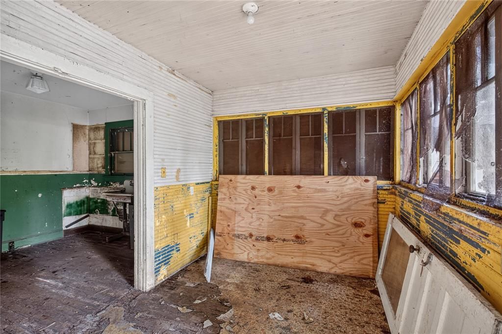 For Sale: $319,000 (3 beds, 1 baths, 1210 Square Feet)