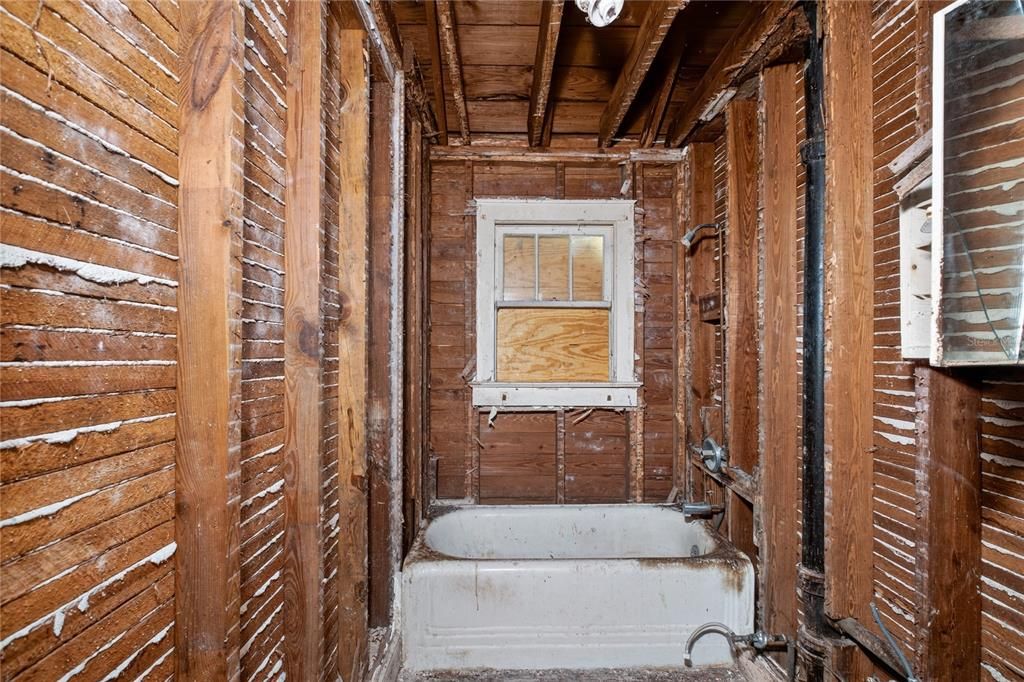 For Sale: $319,000 (3 beds, 1 baths, 1210 Square Feet)