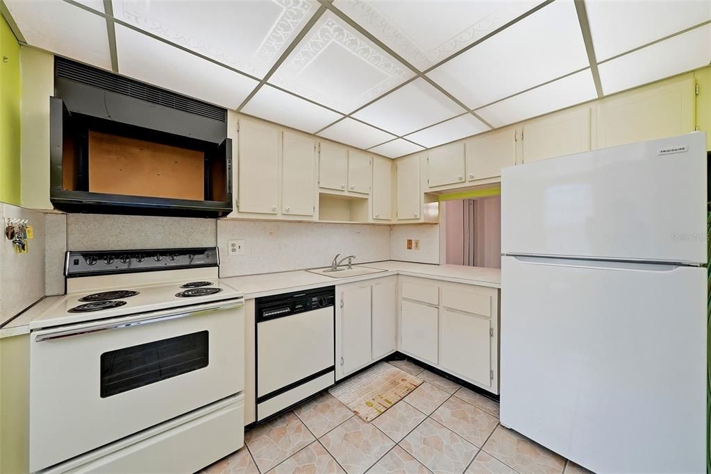 Activo con contrato: $75,000 (1 camas, 1 baños, 900 Pies cuadrados)
