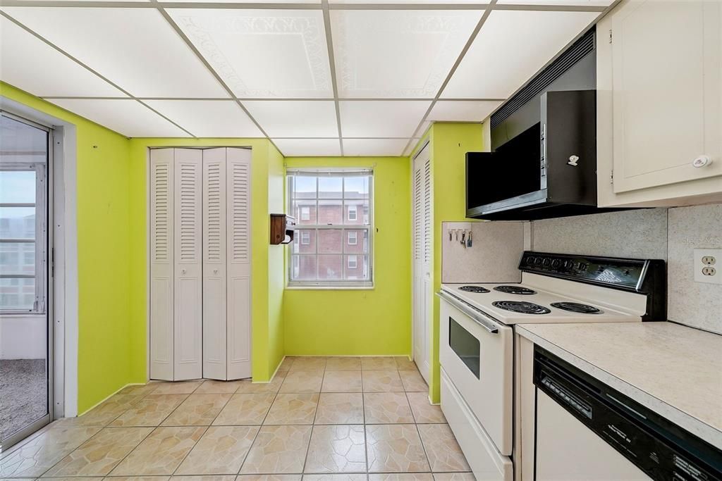 Activo con contrato: $75,000 (1 camas, 1 baños, 900 Pies cuadrados)