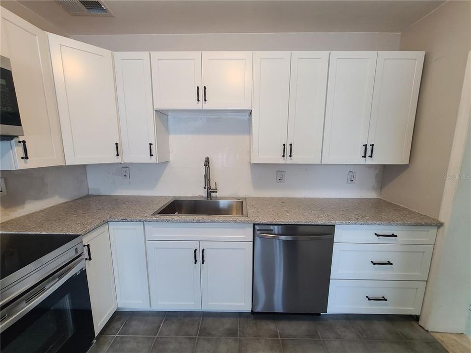 For Rent: $2,600 (3 beds, 2 baths, 1074 Square Feet)