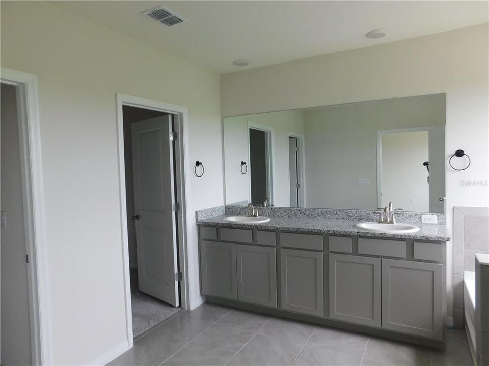 For Sale: $449,900 (4 beds, 3 baths, 2756 Square Feet)