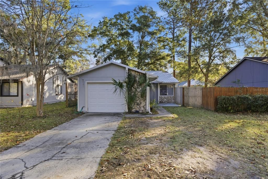 For Sale: $235,000 (3 beds, 2 baths, 1008 Square Feet)