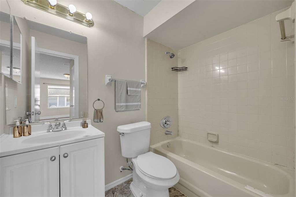 For Rent: $1,245 (2 beds, 2 baths, 1006 Square Feet)