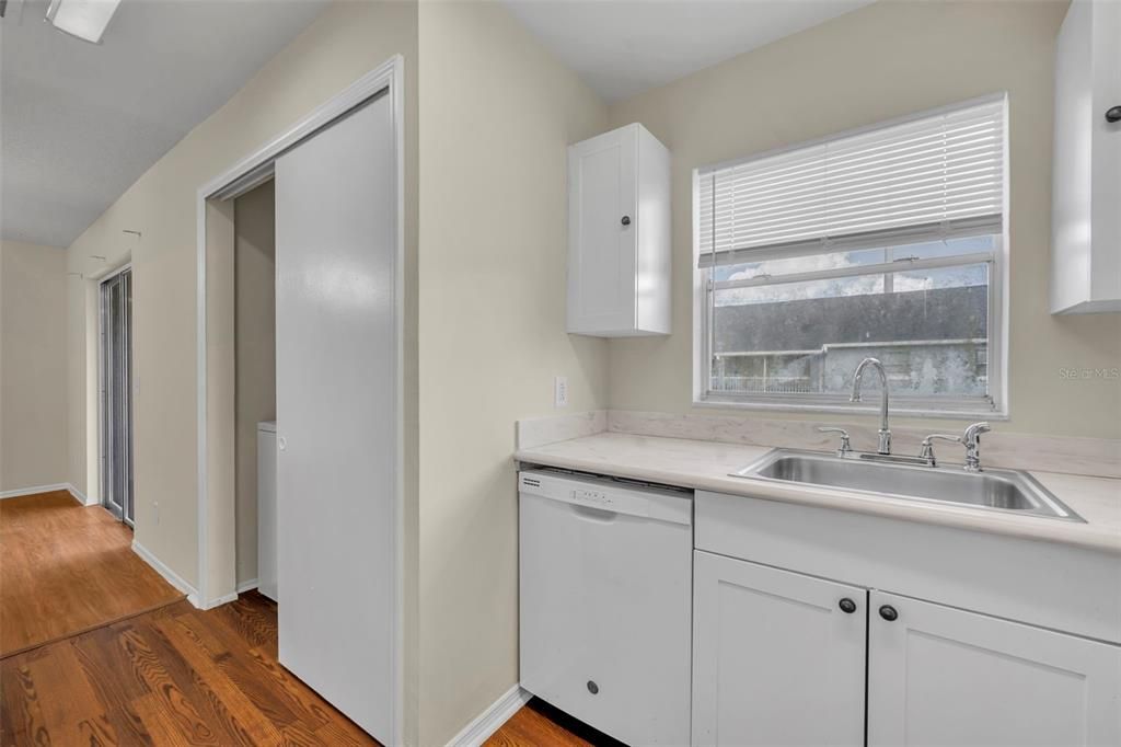 For Rent: $1,245 (2 beds, 2 baths, 1006 Square Feet)