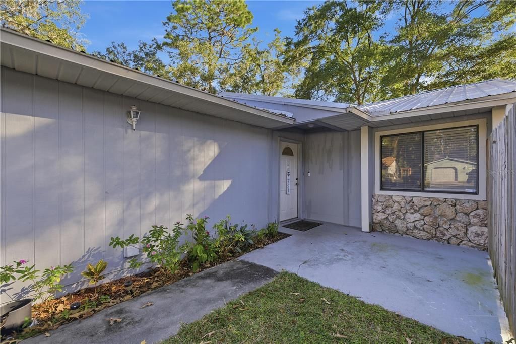 For Rent: $1,800 (3 beds, 2 baths, 1008 Square Feet)