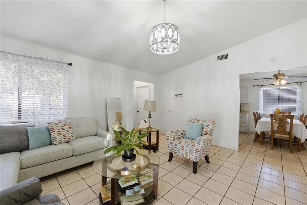 For Rent: $1,800 (3 beds, 2 baths, 1008 Square Feet)