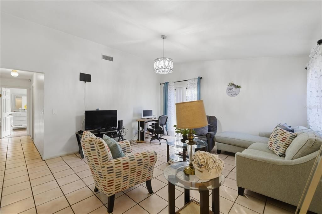 For Rent: $1,800 (3 beds, 2 baths, 1008 Square Feet)
