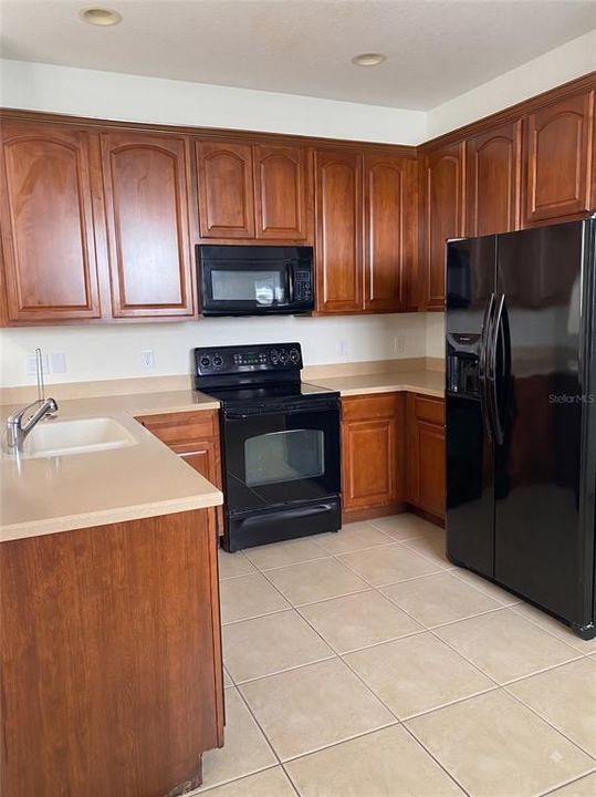 For Rent: $2,300 (3 beds, 2 baths, 1668 Square Feet)