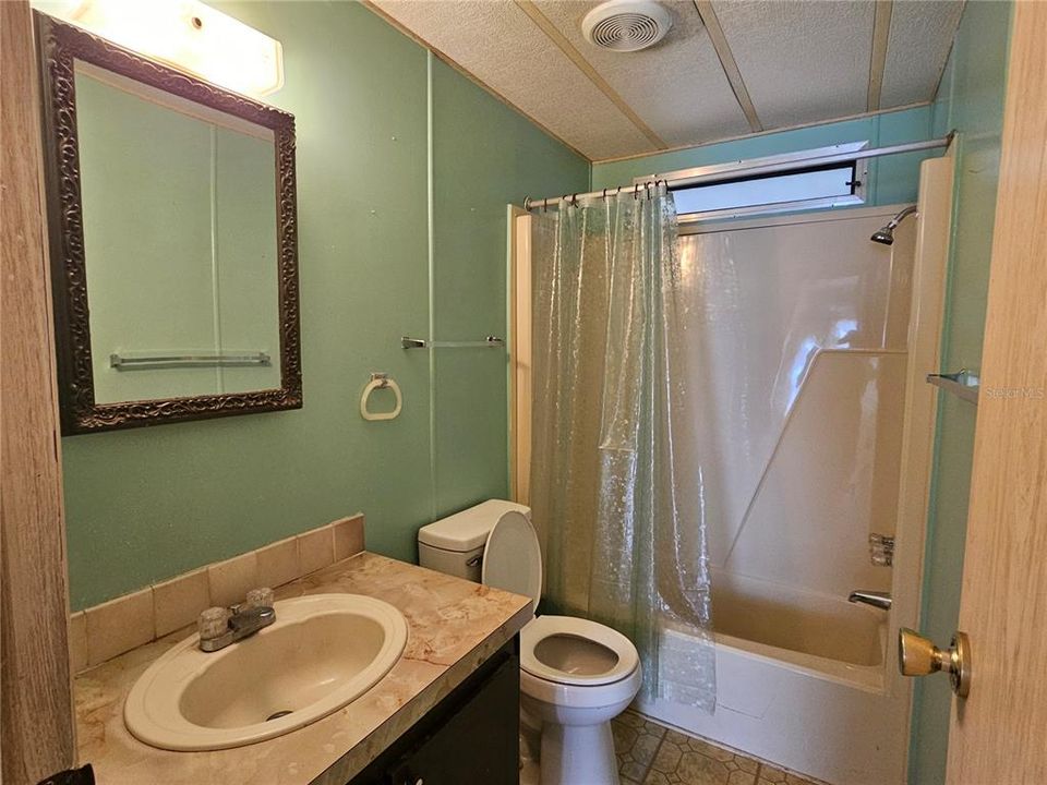 На продажу: $103,000 (2 спален, 2 ванн, 1152 Квадратных фут)