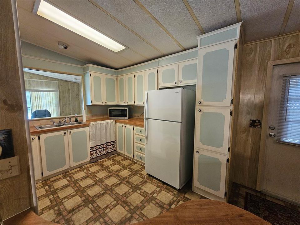 На продажу: $103,000 (2 спален, 2 ванн, 1152 Квадратных фут)