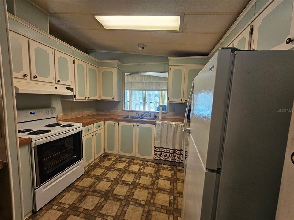 На продажу: $103,000 (2 спален, 2 ванн, 1152 Квадратных фут)