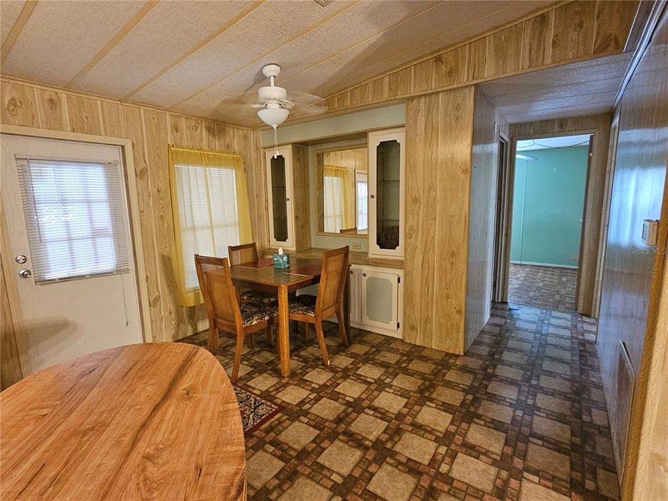 На продажу: $103,000 (2 спален, 2 ванн, 1152 Квадратных фут)