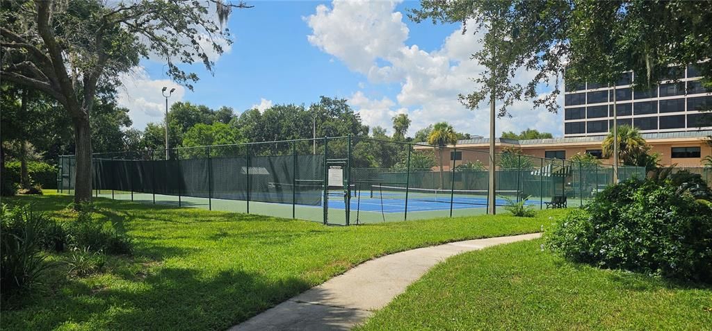 For Sale: $660,000 (3 beds, 3 baths, 1690 Square Feet)