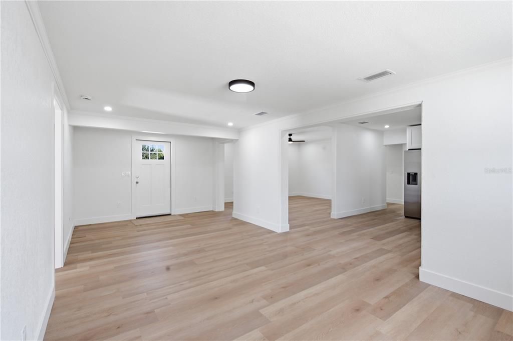 En Venta: $415,000 (4 camas, 2 baños, 1328 Pies cuadrados)
