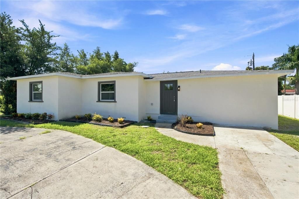 En Venta: $415,000 (4 camas, 2 baños, 1328 Pies cuadrados)