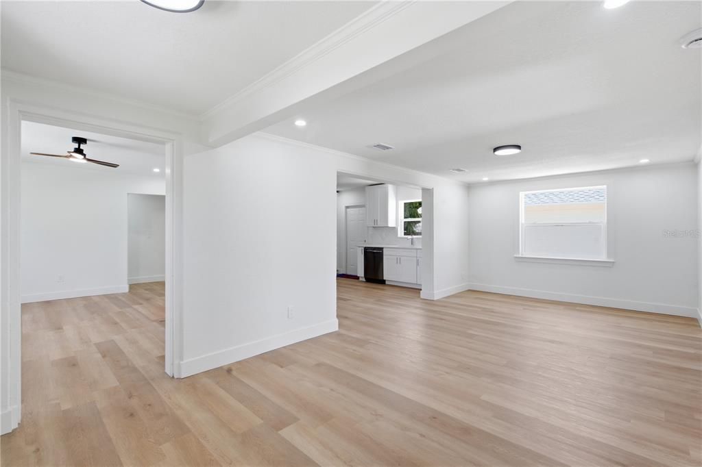 En Venta: $415,000 (4 camas, 2 baños, 1328 Pies cuadrados)