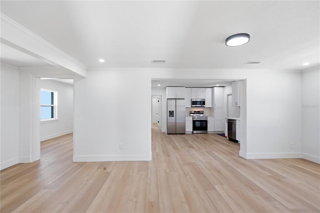 En Venta: $415,000 (4 camas, 2 baños, 1328 Pies cuadrados)