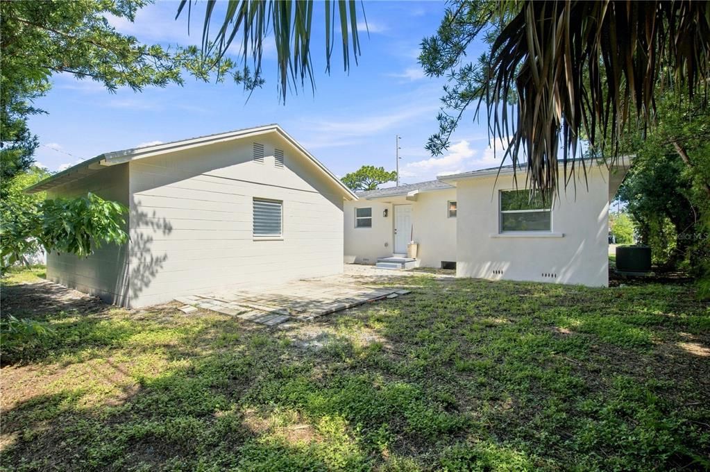 En Venta: $415,000 (4 camas, 2 baños, 1328 Pies cuadrados)