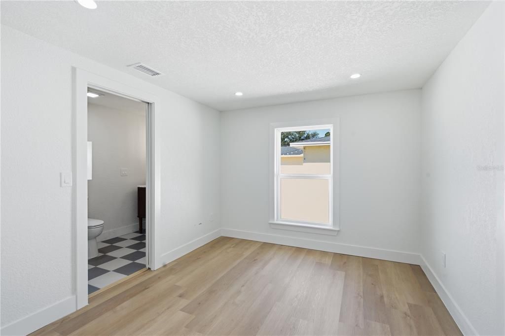 En Venta: $415,000 (4 camas, 2 baños, 1328 Pies cuadrados)