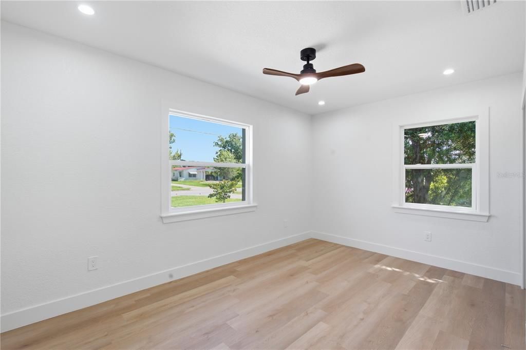 En Venta: $415,000 (4 camas, 2 baños, 1328 Pies cuadrados)