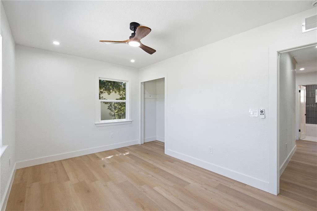 En Venta: $415,000 (4 camas, 2 baños, 1328 Pies cuadrados)