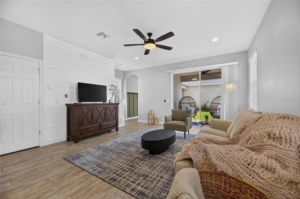 For Sale: $415,000 (3 beds, 2 baths, 2141 Square Feet)
