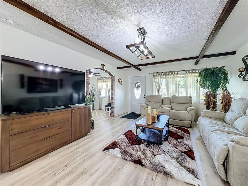 На продажу: $349,000 (3 спален, 1 ванн, 1069 Квадратных фут)