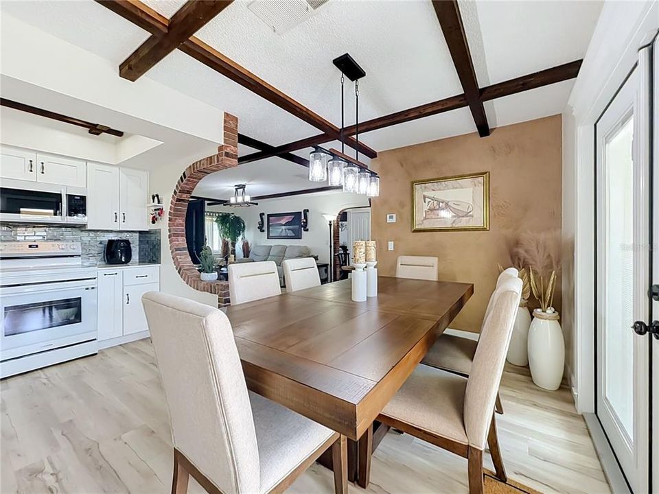 На продажу: $349,000 (3 спален, 1 ванн, 1069 Квадратных фут)