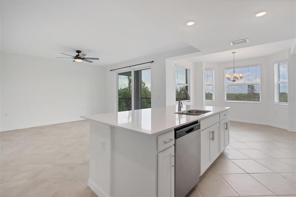 For Sale: $209,000 (2 beds, 2 baths, 1154 Square Feet)